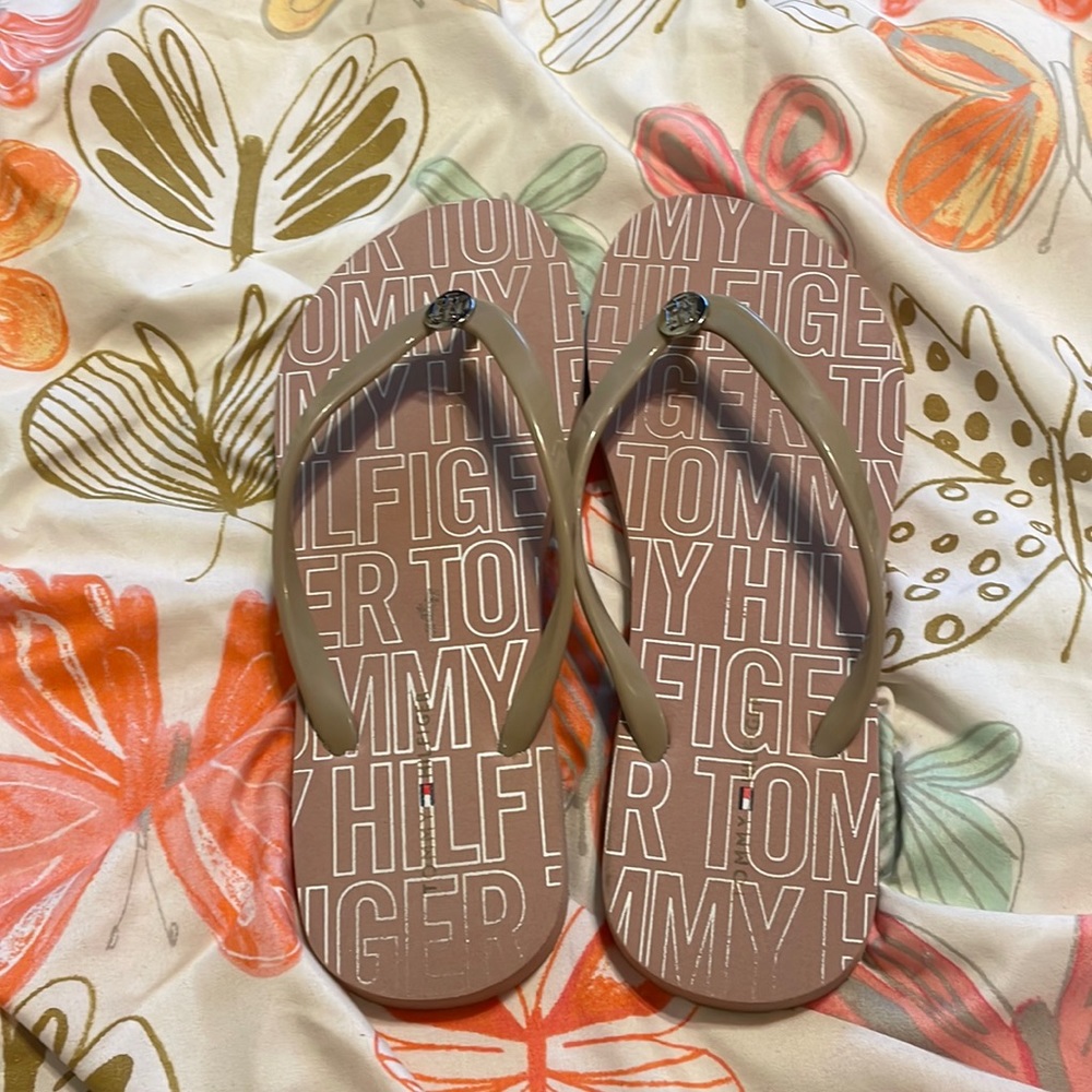 tommy hilfiger flips flops have been worn a few times but still look good